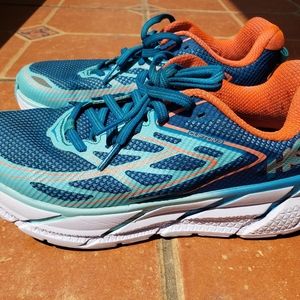Hoka one one clifton size 7 women's